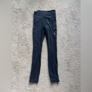 Women. Legging. Fabletics brand size XS black color ***Note: No return